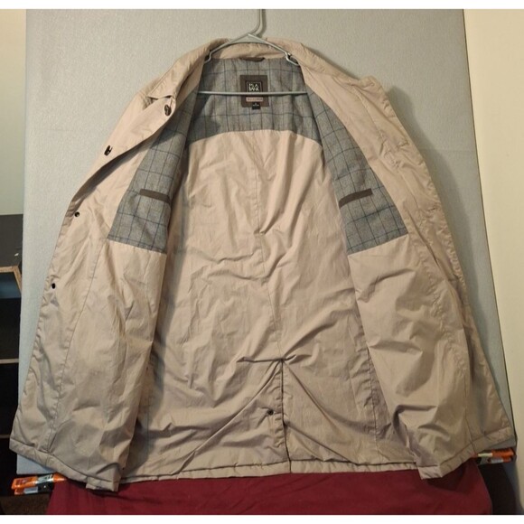 Jos A Bank Travel Tech Men’s XL Beige Tan Trench Coat Rain Jacket Plaid Lining - Picture 6 of 9